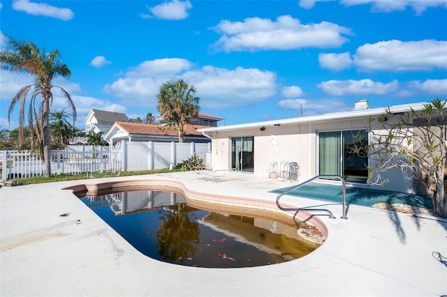 view of swimming pool featuring a patio