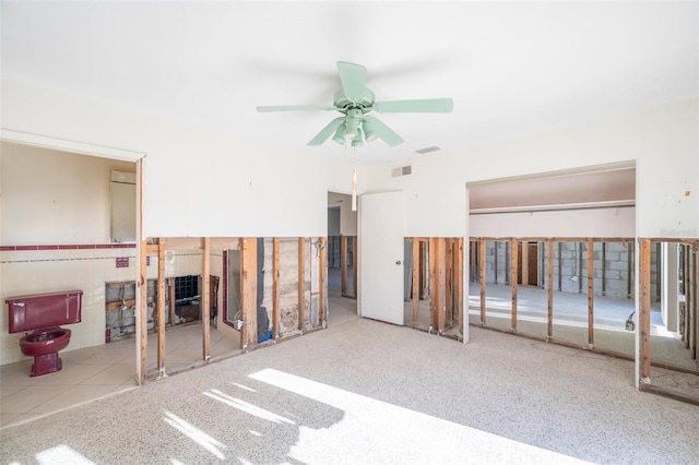 empty room with ceiling fan