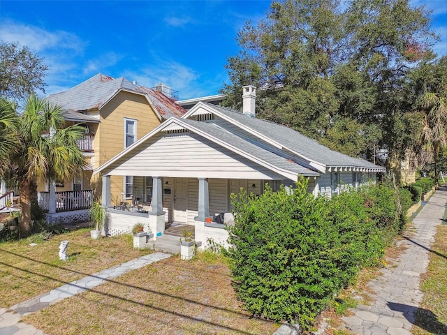 view of front of home featuring a front lawn and a porch