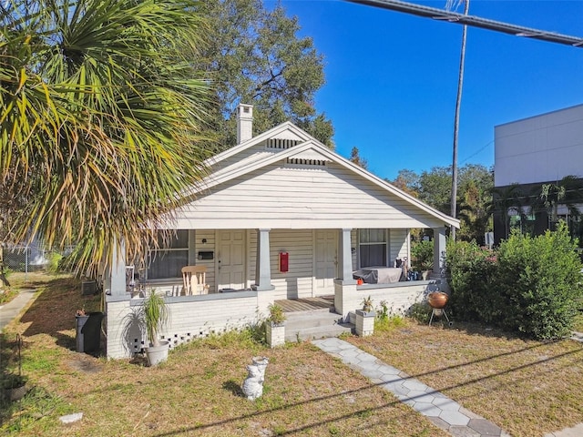 bungalow-style house featuring a front lawn