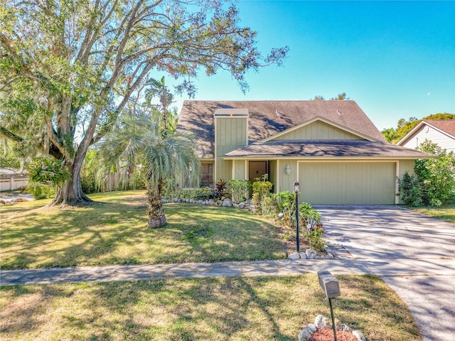 view of front facade featuring a garage and a front lawn