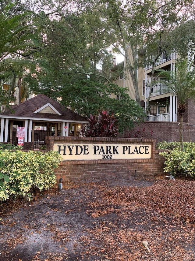 view of community / neighborhood sign