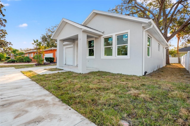 view of front of house with a front yard