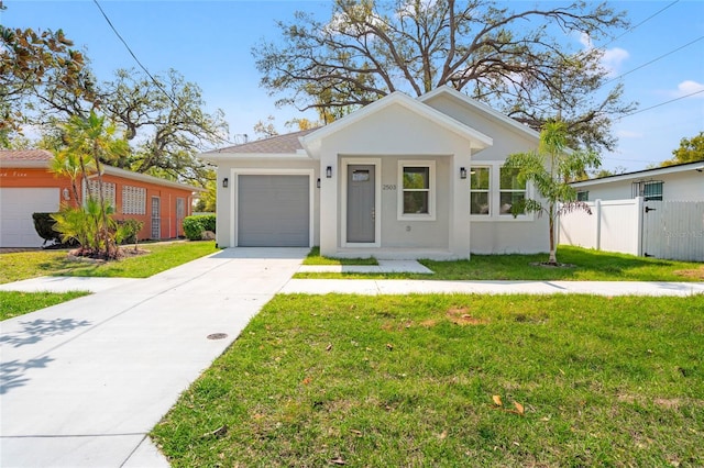 view of front facade featuring stucco siding, a front lawn, and fence