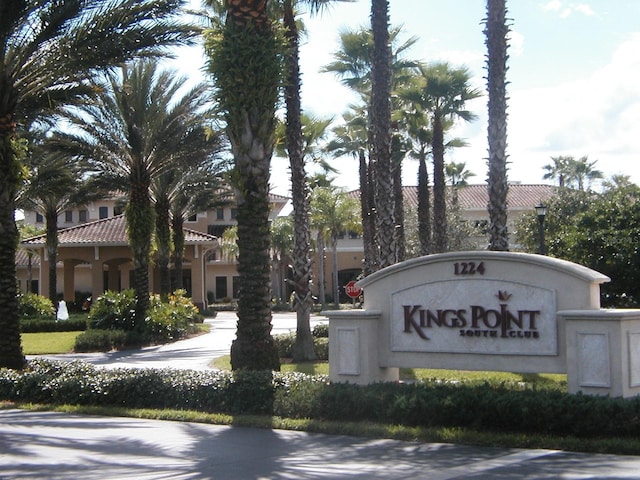 view of community / neighborhood sign