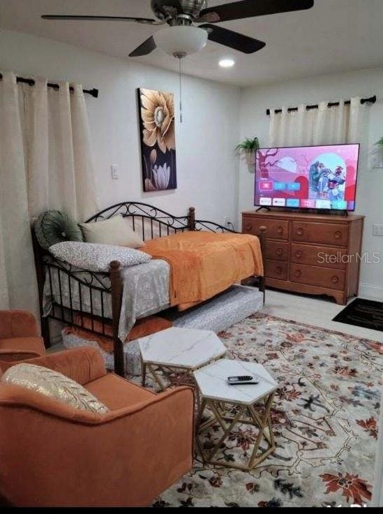 bedroom featuring ceiling fan