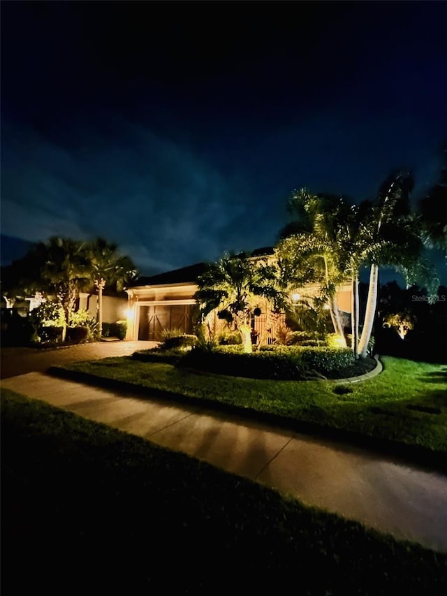 view of front of home featuring a yard