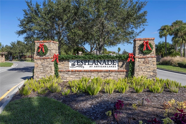 view of community / neighborhood sign