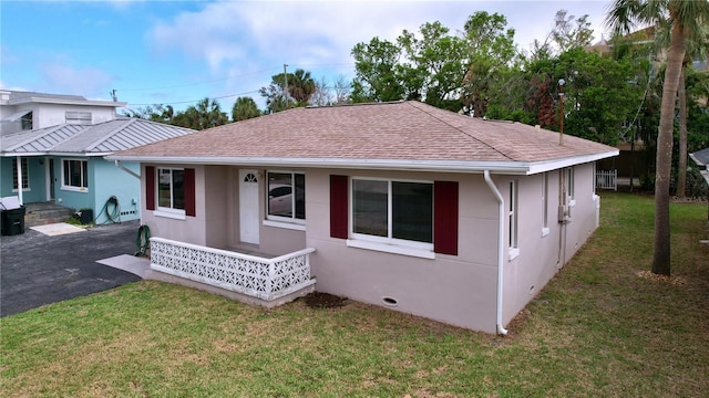 ranch-style house with a front yard