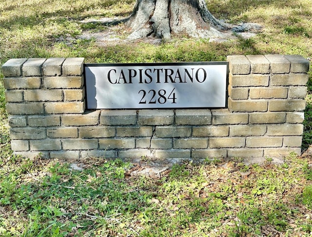 view of community / neighborhood sign