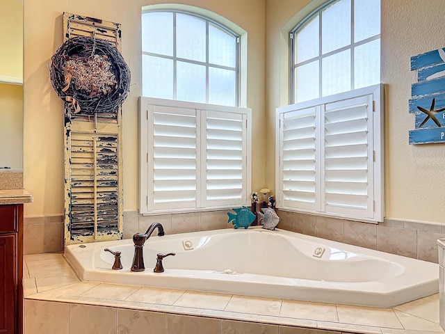 2915 126th Ter E, Parrish, FL 34219 - full bath featuring a garden tub and vanity