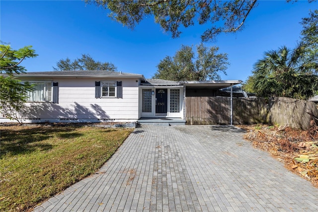 view of front of property with a front lawn