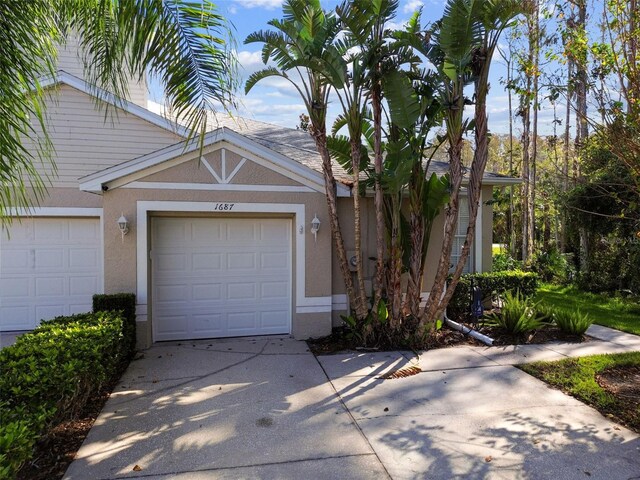 1687 Starling Dr, Tarpon Springs, FL 34689 - garage with driveway