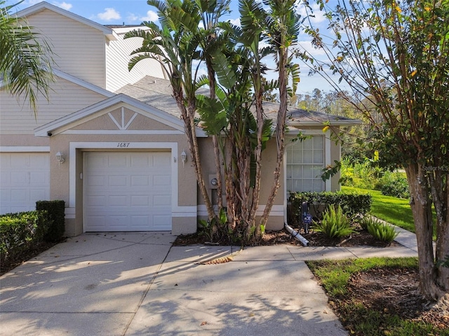 view of front facade featuring a garage