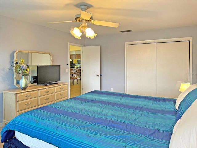 bedroom featuring ceiling fan