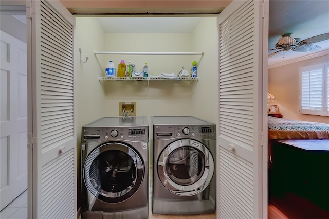 clothes washing area with washer and dryer and light tile patterned flooring