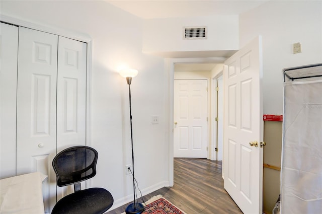 sitting room with dark hardwood / wood-style floors