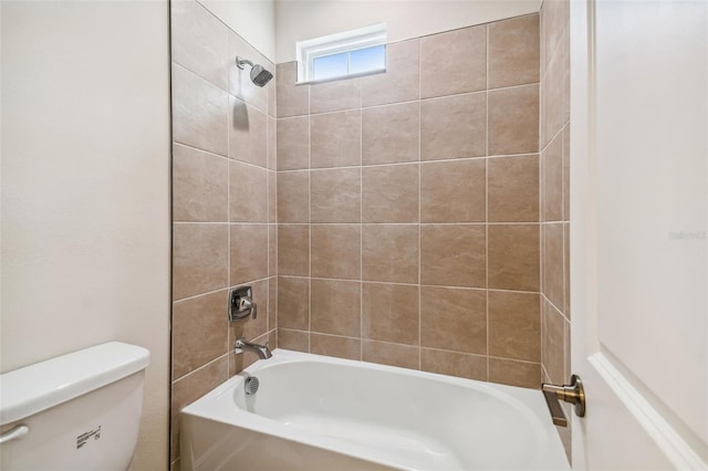 58251/2 S 5th St, Tampa, FL 33611 - full bath featuring toilet and shower / bathtub combination
