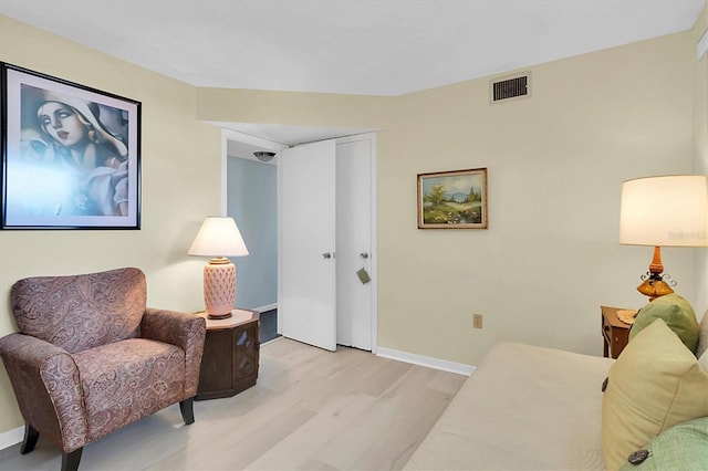 4575 Cove Cir Unit 202, Saint Petersburg, FL 33708 - sitting room with light wood-style floors and baseboards