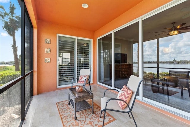 sunroom with ceiling fan