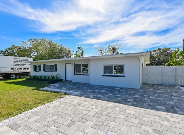 ranch-style home featuring a front yard