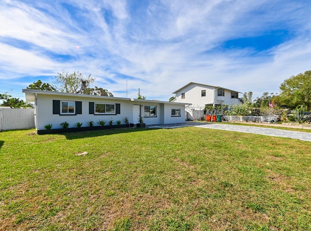 view of front facade with a front lawn