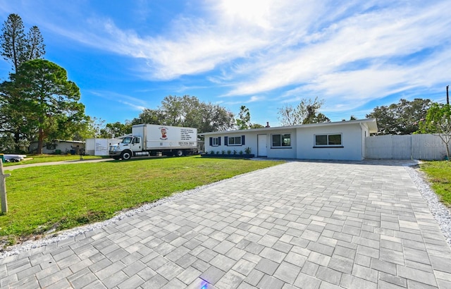 single story home featuring a front yard