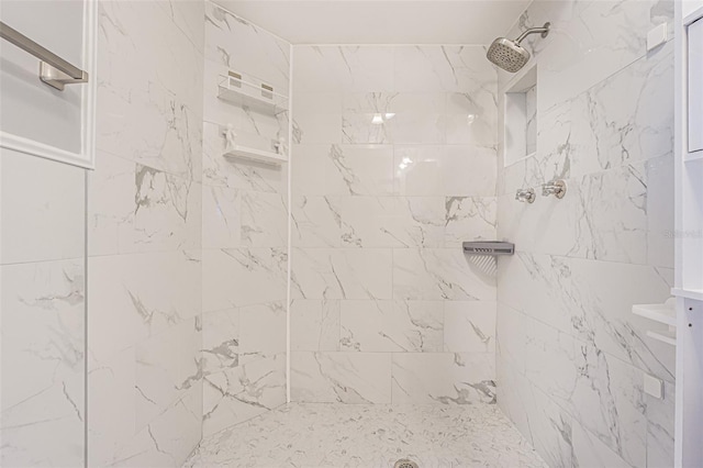 bathroom featuring tiled shower