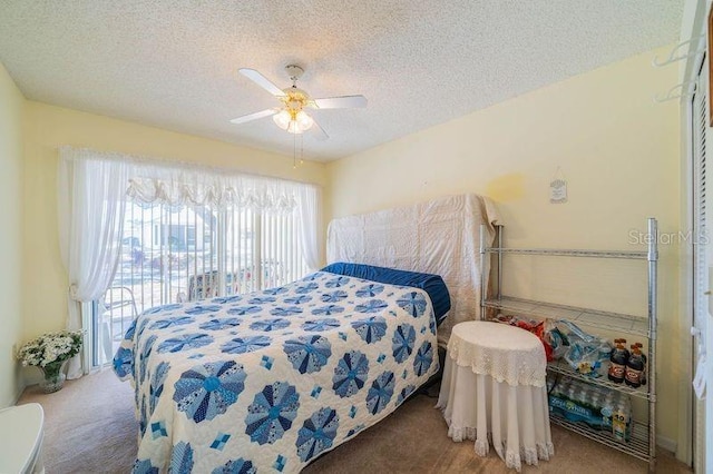 bedroom with a textured ceiling, carpet floors, and ceiling fan