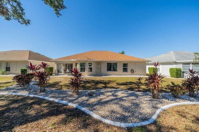 single story home featuring a front yard