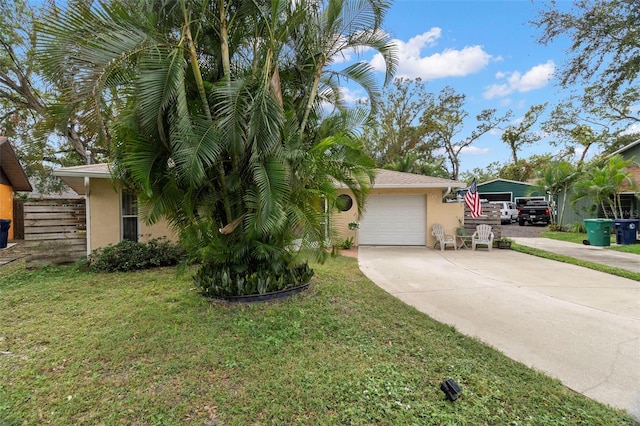 view of front facade featuring a garage and a front yard