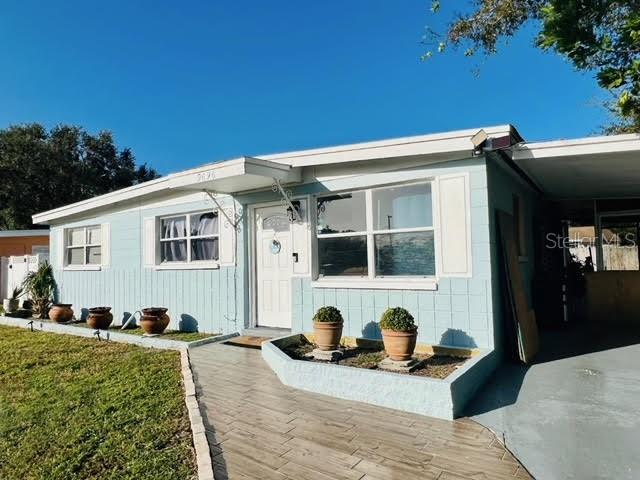 view of front of property featuring a carport