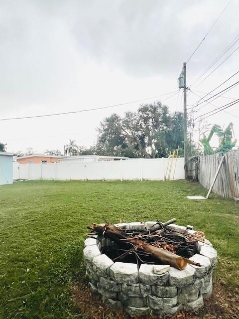 view of yard featuring a fire pit