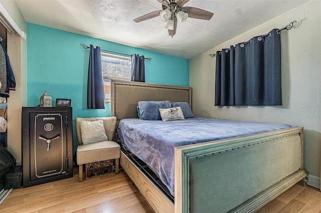 9696 Groveland St, Seminole, FL 33772 - bedroom featuring ceiling fan, a textured ceiling, and light hardwood / wood-style flooring