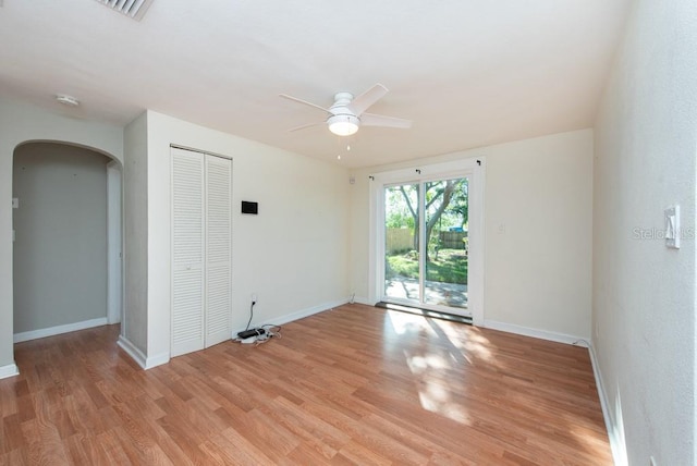 unfurnished room with light hardwood / wood-style floors and ceiling fan