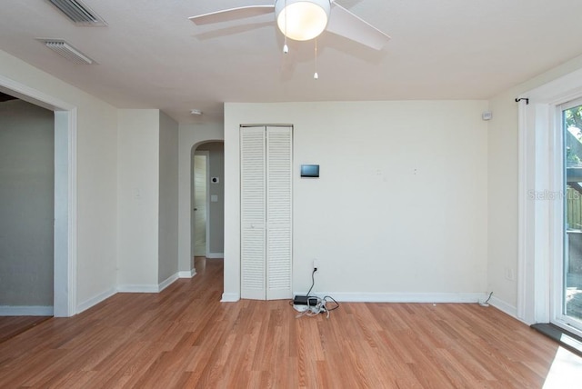 empty room with light hardwood / wood-style flooring and ceiling fan