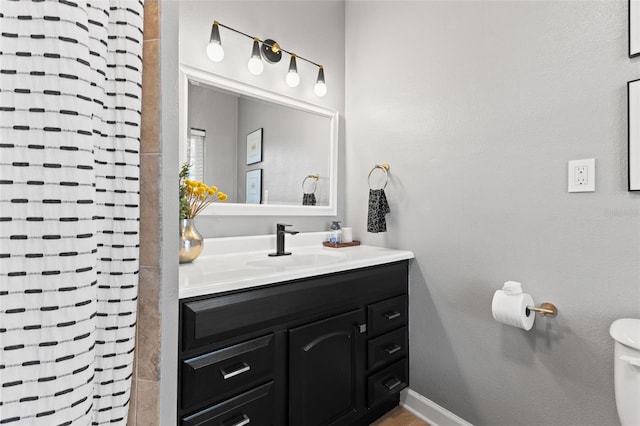 bathroom featuring a shower with curtain, vanity, and toilet