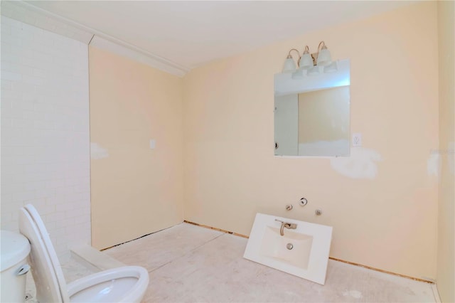 full bathroom featuring toilet