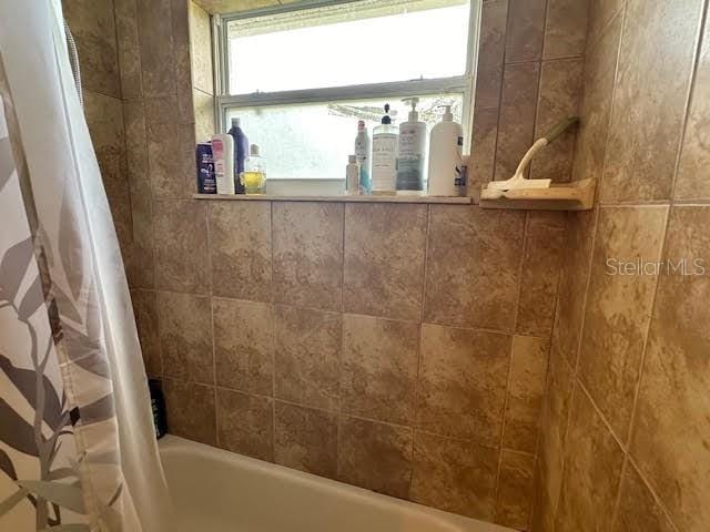 bathroom with shower / tub combo