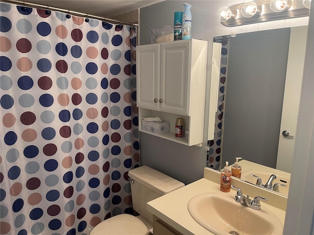 bathroom with a shower with curtain, vanity, and toilet