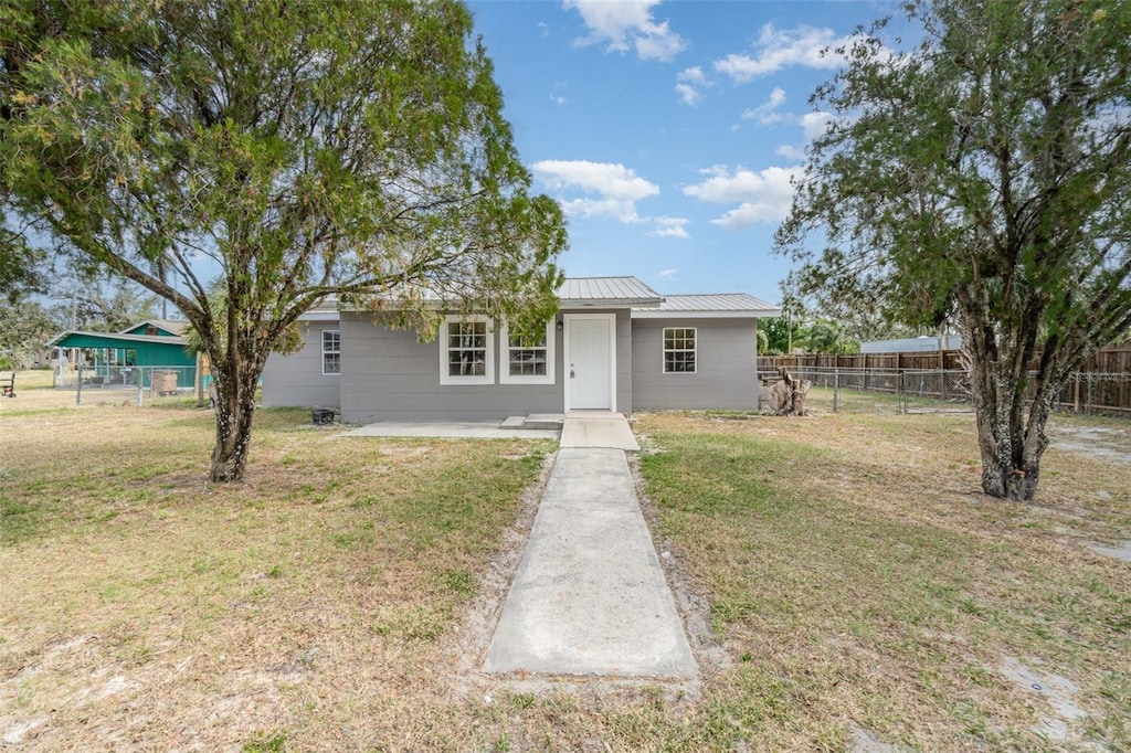 ranch-style home with a front lawn