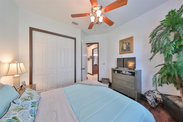 bedroom featuring ceiling fan, wood-type flooring, and a closet