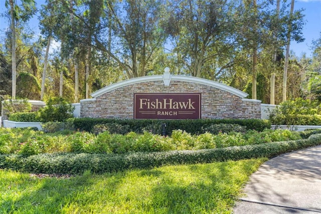 view of community / neighborhood sign