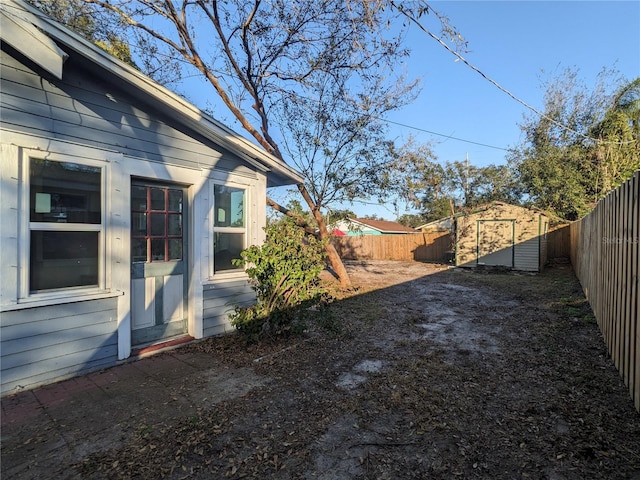 view of yard with a storage unit