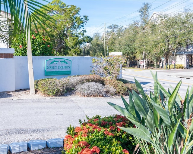 view of community / neighborhood sign