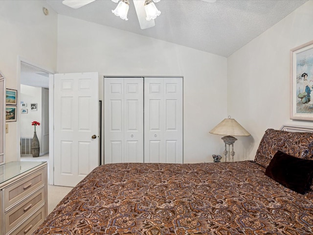 2231 Utopian Dr E Unit 321, Clearwater, FL 33763 - bedroom featuring vaulted ceiling, a closet, ceiling fan, and a textured ceiling