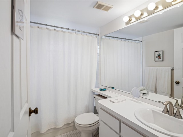 full bathroom featuring tile patterned flooring, vanity, shower / tub combo with curtain, and toilet