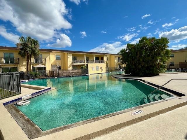 view of swimming pool