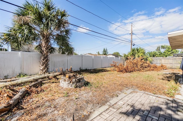 view of yard featuring an outdoor fire pit