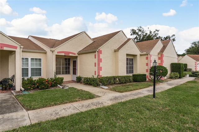 view of front of property with a front yard